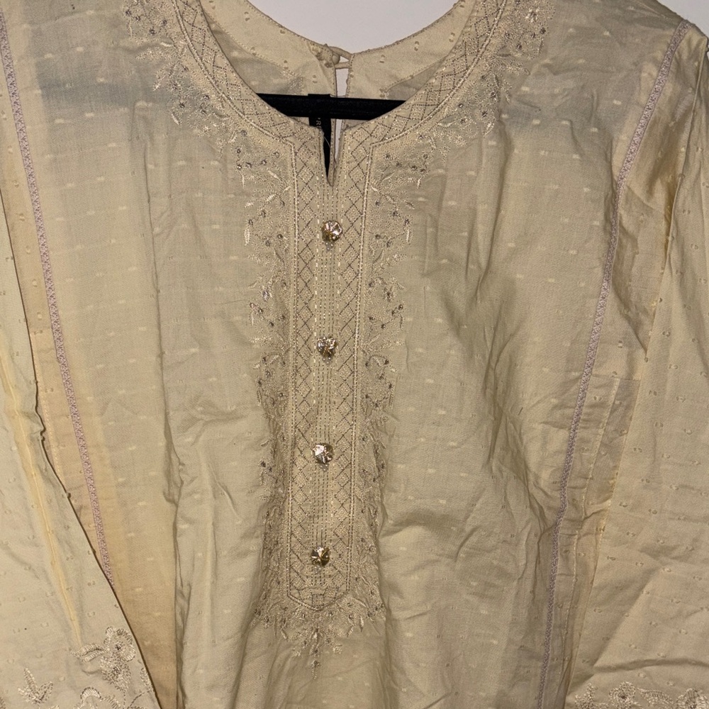 J. Pret Elegant Gold Embroidered Kurta Small 10 - Picture 2 of 6